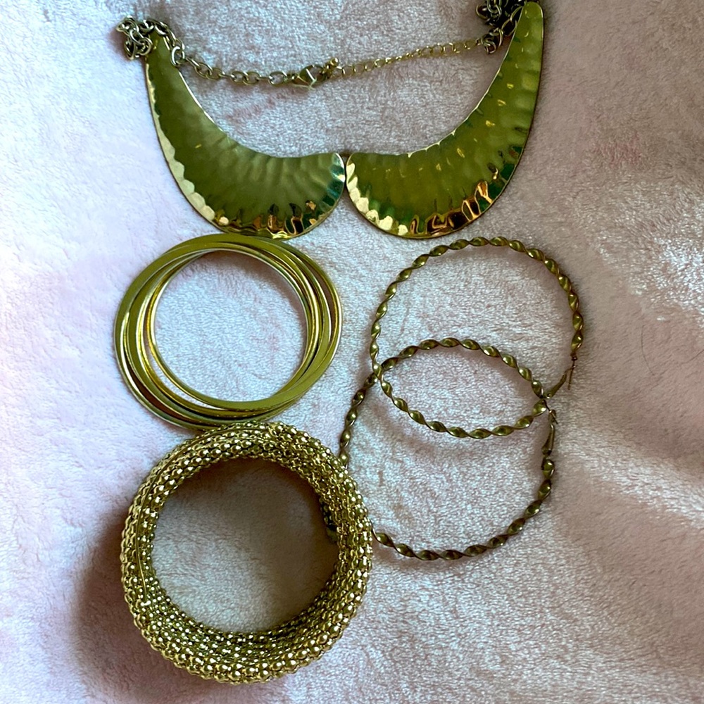 Set of gold jewelry!